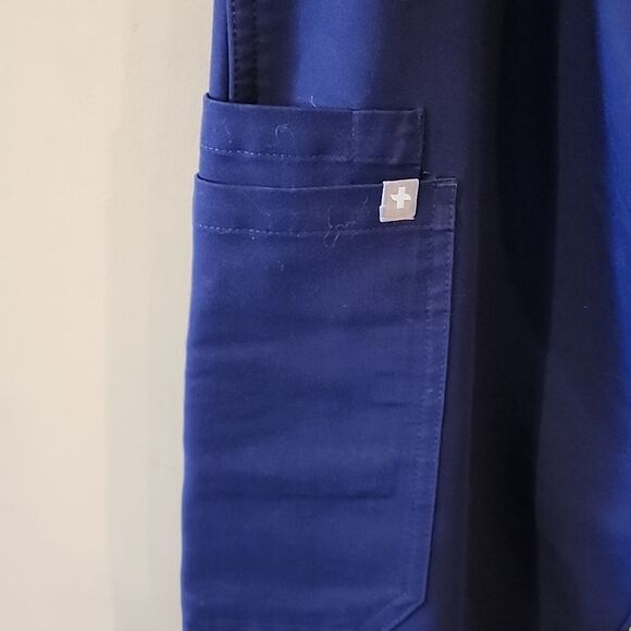 FIGS TECHNICAL COLLECTION SMALL SCRUB PANTS CARGO - Picture 3 of 4